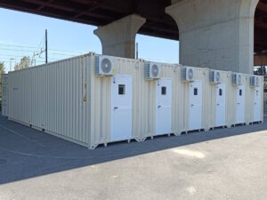 container 40' high cube affiancati magazzino 